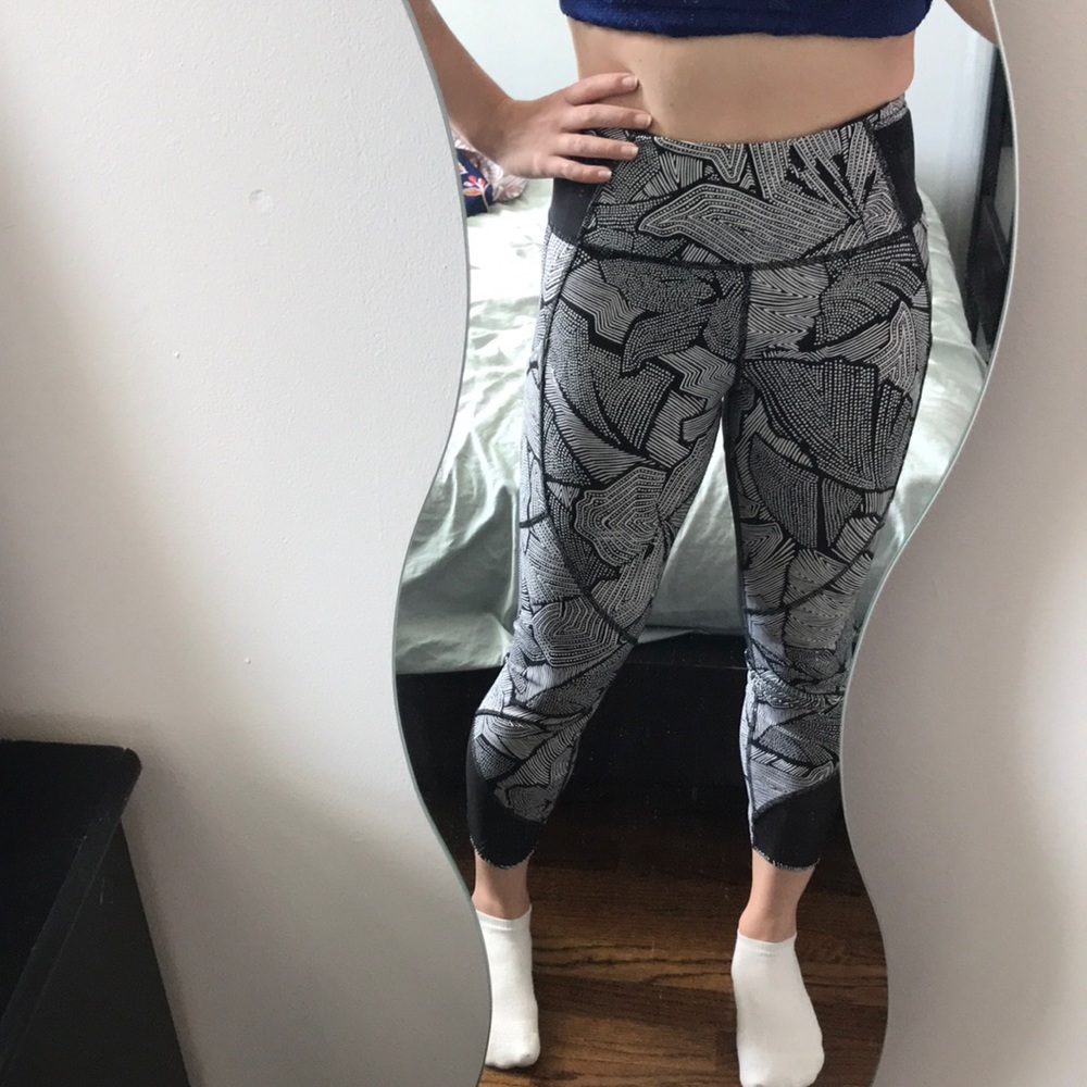 Lululemon black and white patterned cropped pants